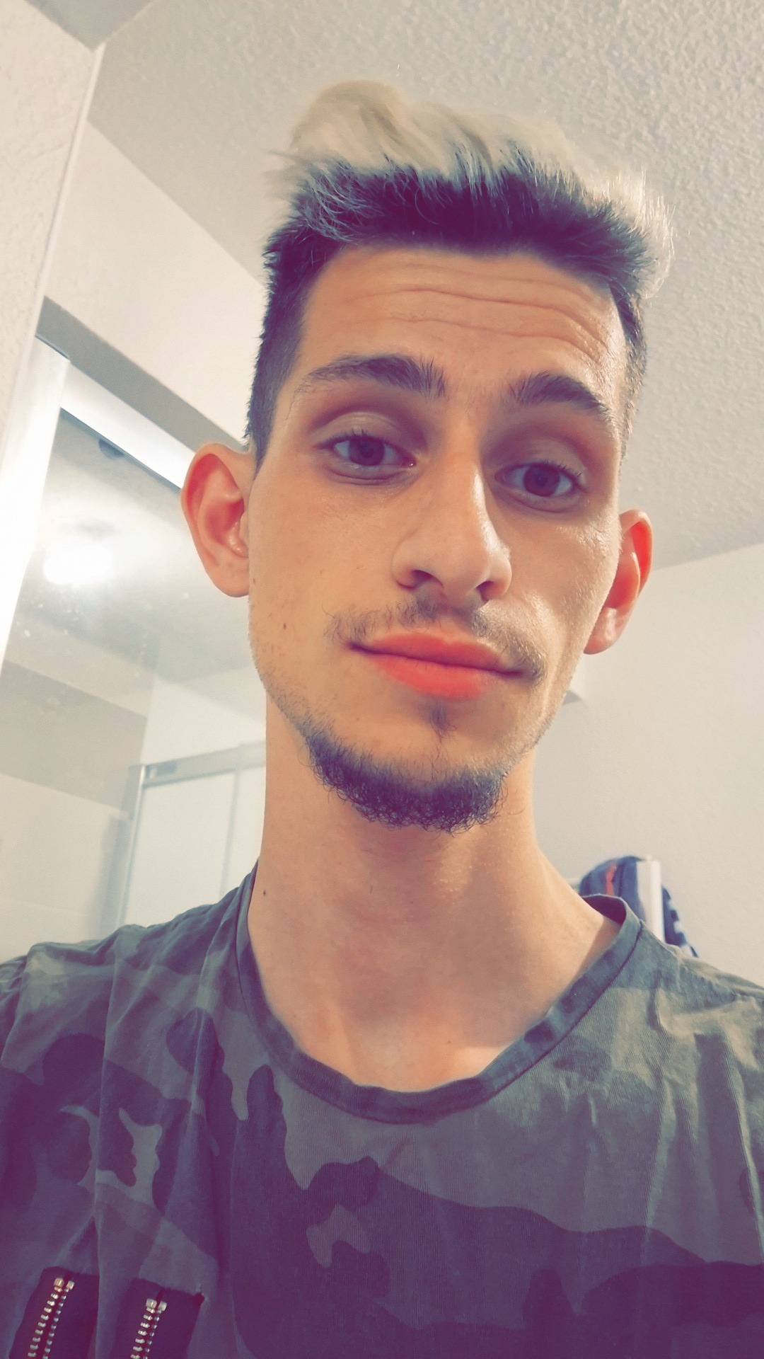 Profil de Nizare, 24 ans, Gay Canada à Champneuf