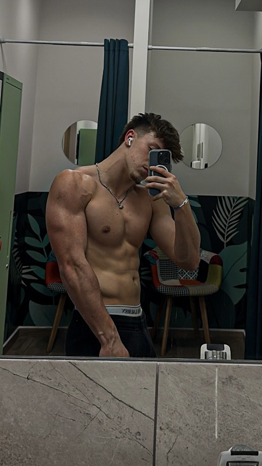 Profil de Olivier, 21 ans, Gay Canada à Macklin