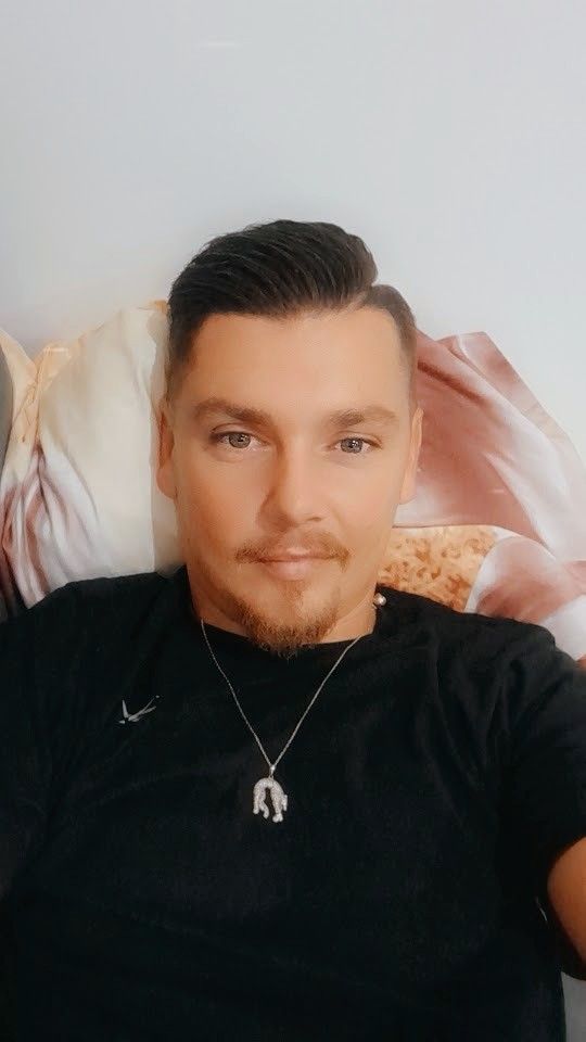 Profil de Almyre, 33 ans, Gay Canada à Port au Port West-Aguathuna-Felix Cove